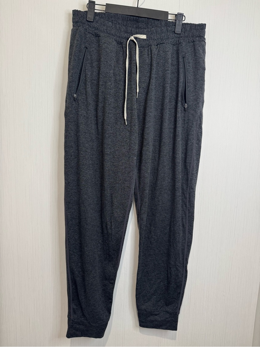 Vuori Ponto Performance Jogger. Size XL. Nearly New! Grey. Charcoal.